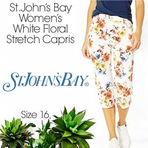 St. John's Bay White Floral Stretch Capris